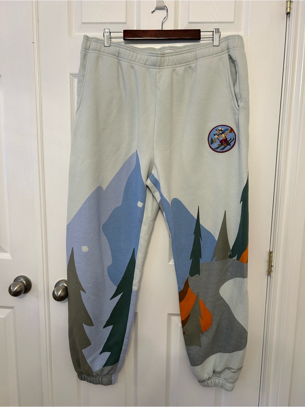 Mens Disney Parks Holiday Homestead Goofy Skiing Sweatpants Joggers Size XL